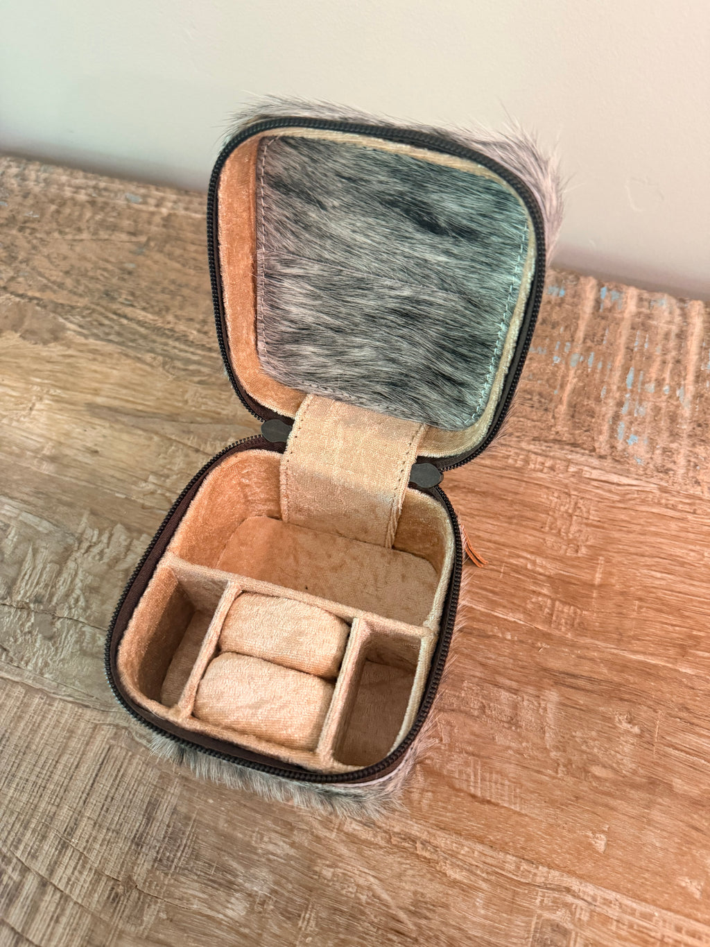 Small Travel Genuine Cowhide and Leather Jewelry Box
